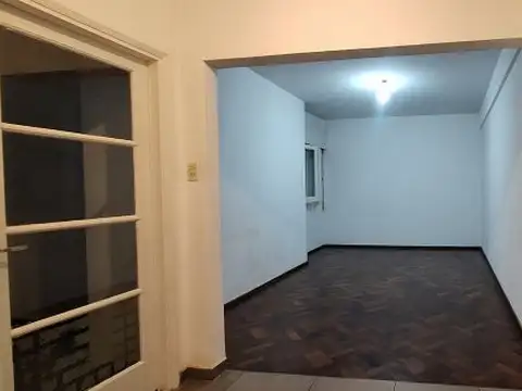 3 de Febrero 2429 , Piso 1