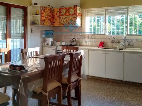 VENTA – CASA 2 DORM EN PLENO CENTRO DE COLONIA CAROYA – APTO CRÉDITO