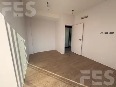 Casa en Alquiler con 6 cocheras