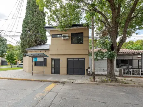 VENTA CASA DE 3 DORMITORIOS CON PATIO ZONA SUR