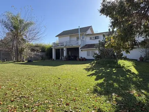 Increible Casa en venta en Los Pinos. 5 dormitorios. Piscina. Gran Parque. Apto crédito. Acepta...