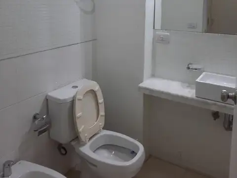 Cómodo dpto. a mts Av. Cabildo y Metrobus. Muy luminoso.