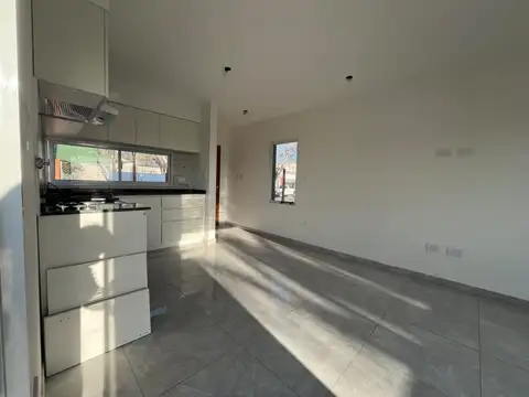 Casa 2 ambientes con 1 baño