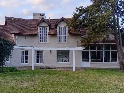 VENTA CASA MAPUCHE 8 AMB SOBRE TERRENO DE 1270 MTS