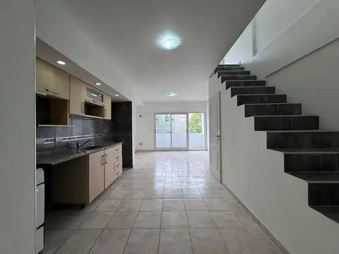 2 AMBIENTES EN DUPLEX CON BALCON Y TERRAZA.