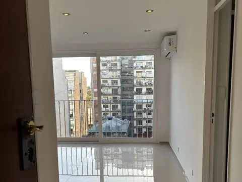 VENTA DE TRES AMB EN PALERMO PISO 8 FRENTE SUPER LUMINOSO!