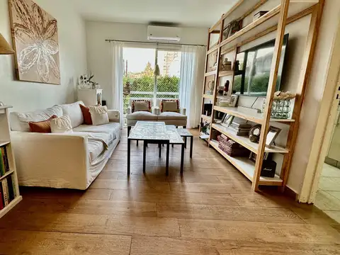 3 AMB. CON COCHERA Y BAULERA. EDIFICIO CON SUM /PARRILLA Y PEQUEÑA PISCINA.