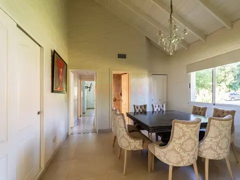 Casa en Venta con 3 cocheras