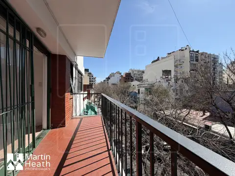 -APTO CRÉDITO- Venta 3 amb con terraza propia (NO ÚLTIMO PISO) y ventilación cruzada de aire.