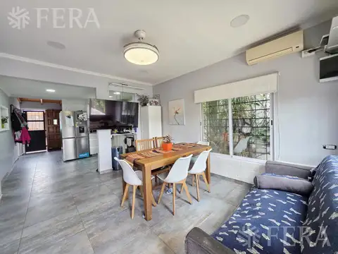 Casa en Venta con 2 cocheras