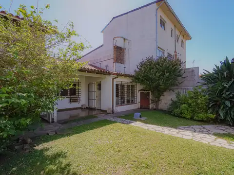 Casa en venta en Villa Adelina lote 350m2, 4 amb, amplio jardín