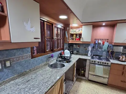 HERMOSO CHALET 4 AMB C/QUINCHO, PARRILLA Y COCHERA,TEMPERLEY