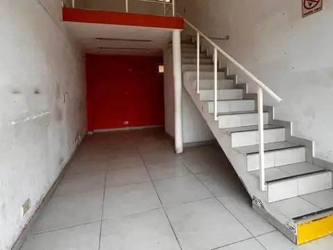 Local en Alquiler Via Púb.