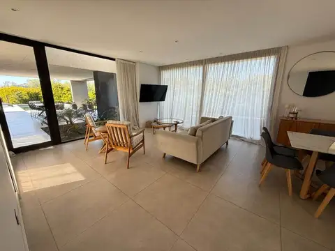 Casa en Alquiler en La Lonja, USD 5.000