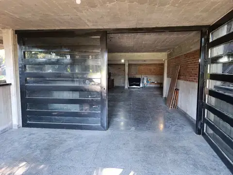 VENTA DE PROPIEDAD EN CASTELAR NORTE CON 748 M²
