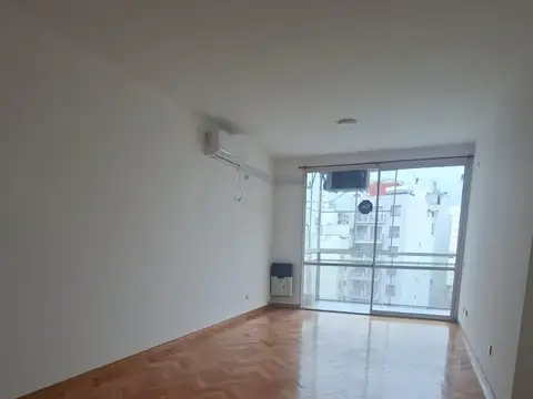 Semipiso 3 Ambientes. Al Frente con vista abierta y LUMINOSO   APTO PROFESIONAL