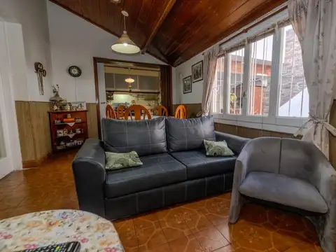Venta de HERMOSO CHALET 4 Ambientes CON GARAJE en Villa Lourdes, Mar del Plata
