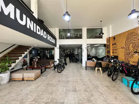 Local en venta LA PLATA calle 40 entre 6 y 7. 900m
