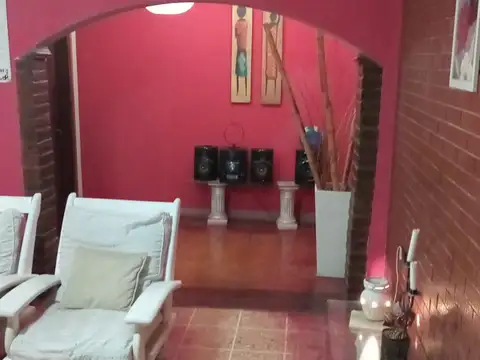 EXCELENTE CASA DE 7 AMB CON COCHERA Y PATIO