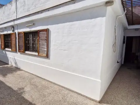 Casa 6 ambientes con 2 baños