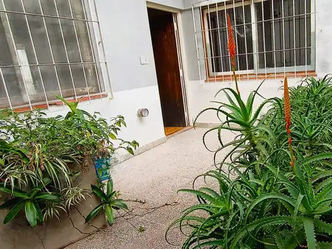 Depto Tipo Casa 2 ambientes con 1 baño