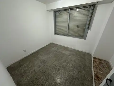 Casa en alquiler de cuatro ambientes en Adrogue