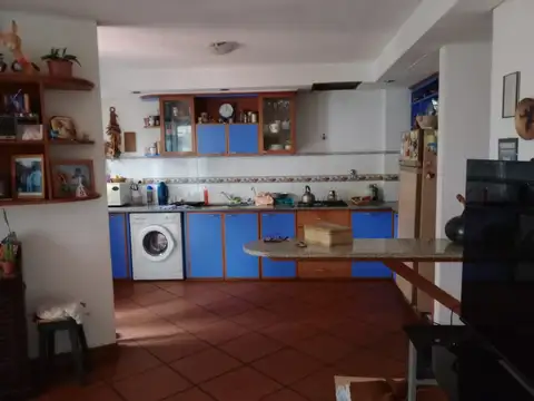 CASA  EN  DUPLEX ,  ALTILLO Y  DOS  LOCALES , TERRENO PROPIO