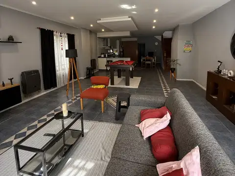 Casa 5 ambientes con 3 baños