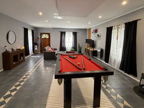 Quinta en PH, 650 m2 totales - Casa en dos plantas - Refaccionada a nuevo