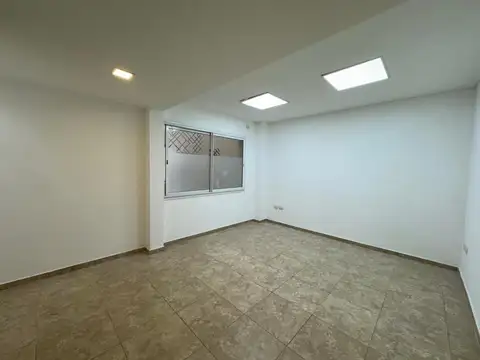 Oficina en Alquiler en Parque Luro, $ 353.600