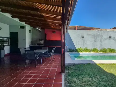 VENDO CASA SAN MARTIN 4 DORMITORIOS CON PILETA