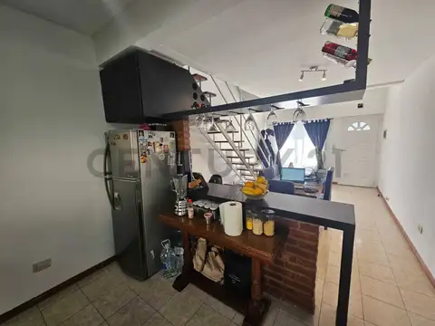 Italia 300, Piso 1