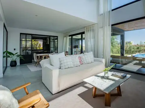 VENTA DE CASA EN COSTAS - PUERTOS DEL LAGO