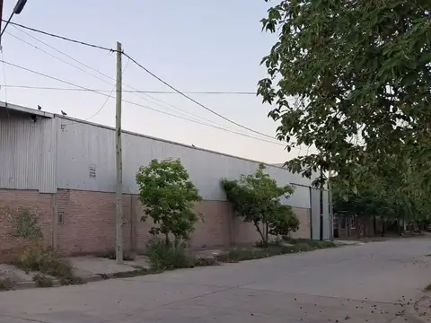 ALQUILER - GALPON DE 600m² EN BARRIO SANTA LUCIA