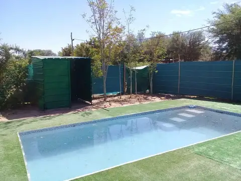 Casa de 3 habitaciones.Jardín parquizado. Albardon