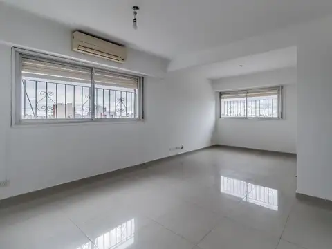 Venta Departamento de 4 ambientes con guarda coche en Monte Castro