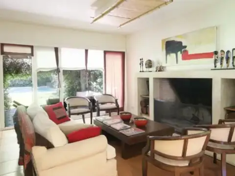 Casa en Venta con 3 cocheras