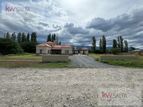Casa en Venta con 2 cocheras