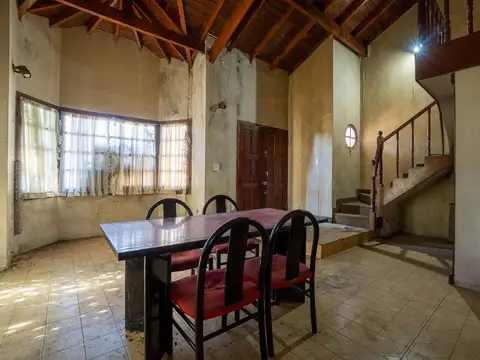 Casa 5 ambientes con 3 baños