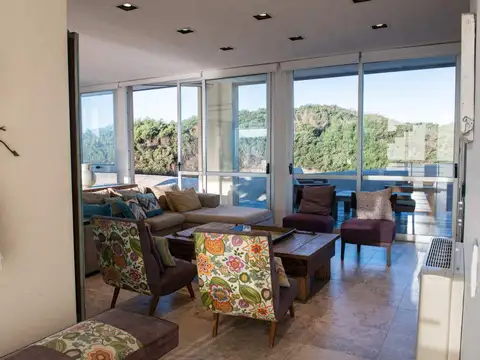 Casa en Alquiler Temporal con 2 cocheras