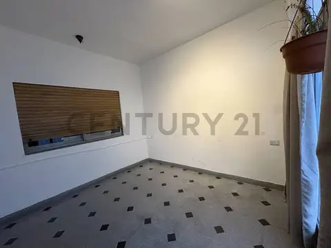 Casa 6 ambientes con 2 baños