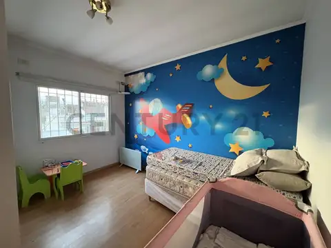 CASA MULTIFAMILIAR 7 AMBIENTES / 2 VIVIENDAS EN VENTA EN MORÓN