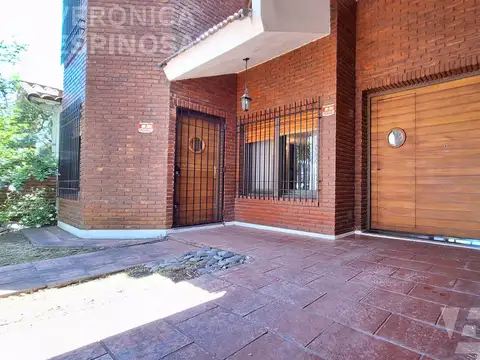 Casa en Venta con 3 cocheras