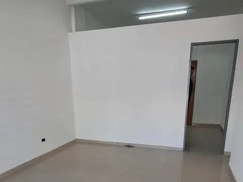 Local en Venta Via Púb.