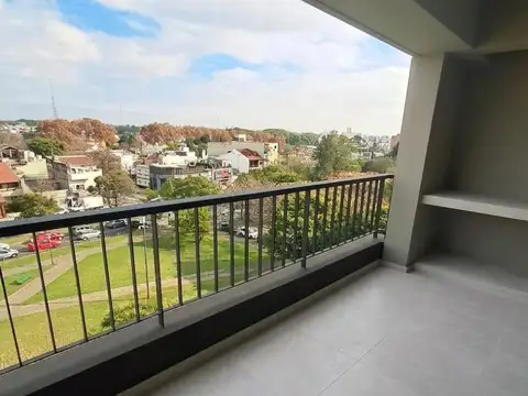 Holmerg 3300, Piso 1