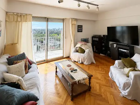 Departamento 4 ambientes con dependencia, con cochera y baulera – Piso alto con balcon – Villa Del Parque