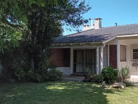Casa en venta - 3 Dormitorios 2 Baños - 300Mts2 - Necochea