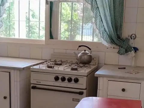 Casa 4 ambientes con 2 baños