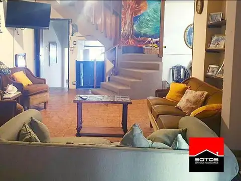 Casa en Venta con 2 cocheras