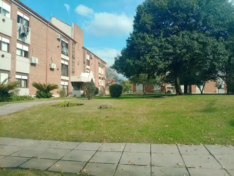 SE VENDE DEPARTAMENTO ZONA CHATEAU 3 DORMITORIOS